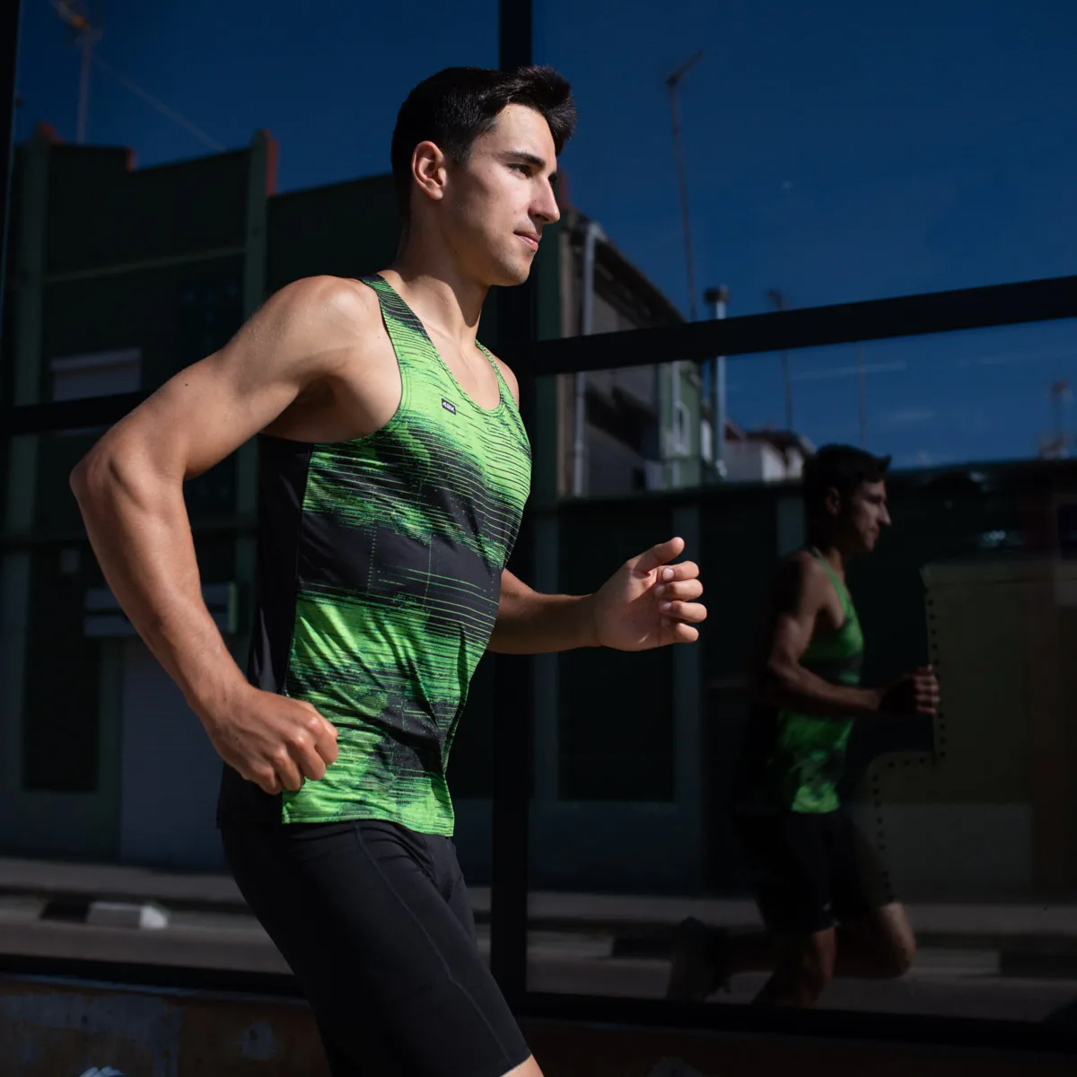 camiseta-tecnica-tirantes-apex-unisex-verde-01030